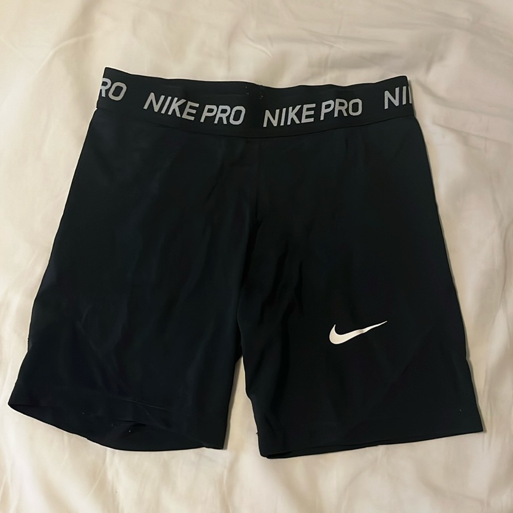 Black Nike Pros 4” inseam
